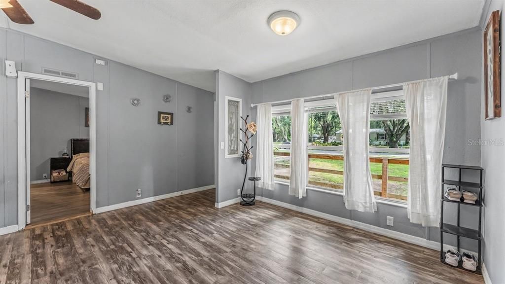 На продажу: $239,900 (3 спален, 2 ванн, 1728 Квадратных фут)