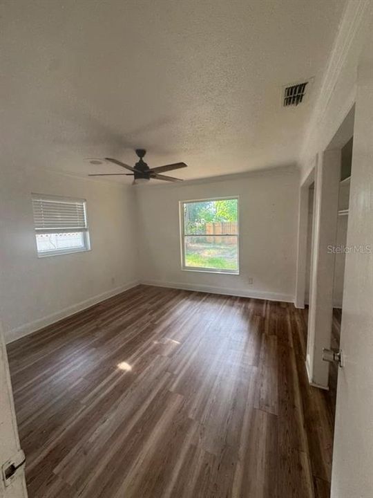 For Sale: $299,000 (4 beds, 2 baths, 1390 Square Feet)