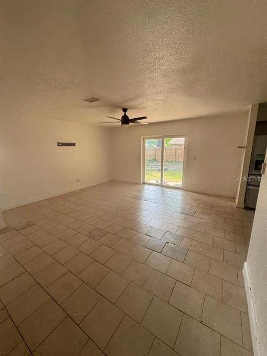 For Sale: $299,000 (4 beds, 2 baths, 1390 Square Feet)
