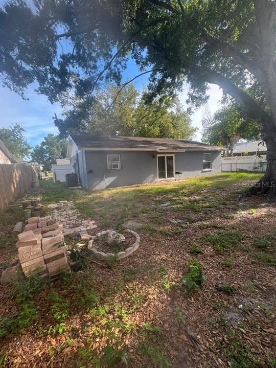 For Sale: $299,000 (4 beds, 2 baths, 1390 Square Feet)
