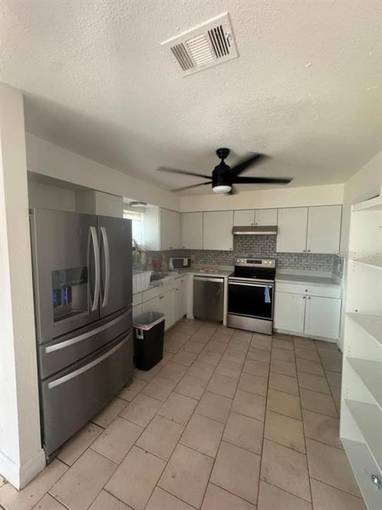 For Sale: $299,000 (4 beds, 2 baths, 1390 Square Feet)