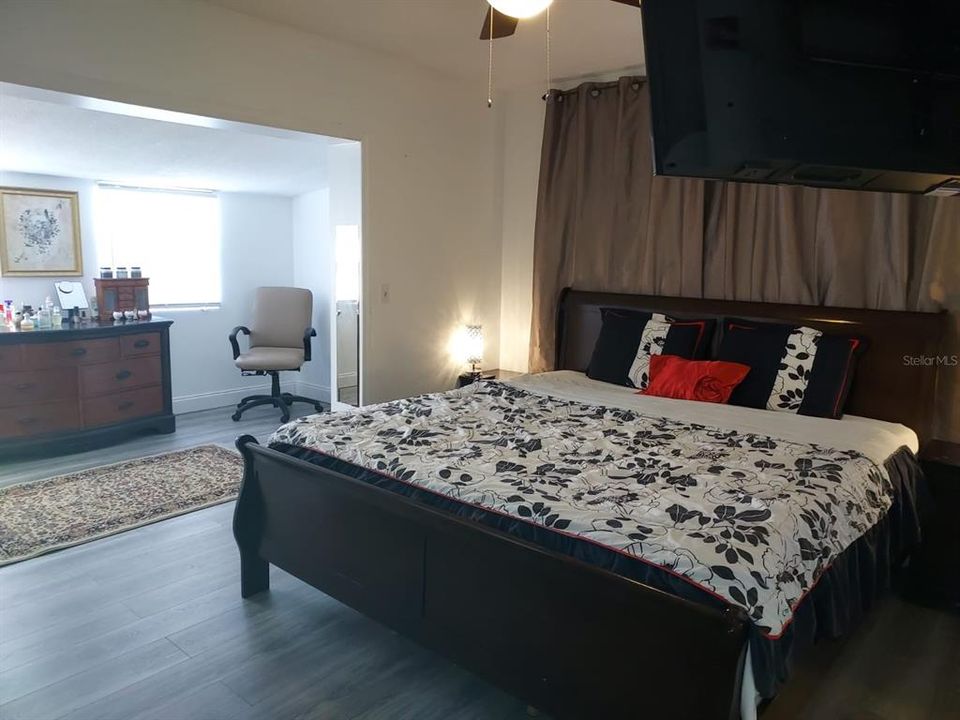 En Venta: $284,900 (3 camas, 2 baños, 1300 Pies cuadrados)