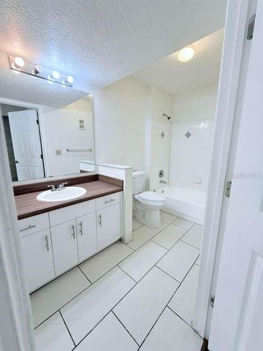 For Rent: $1,800 (3 beds, 2 baths, 1209 Square Feet)