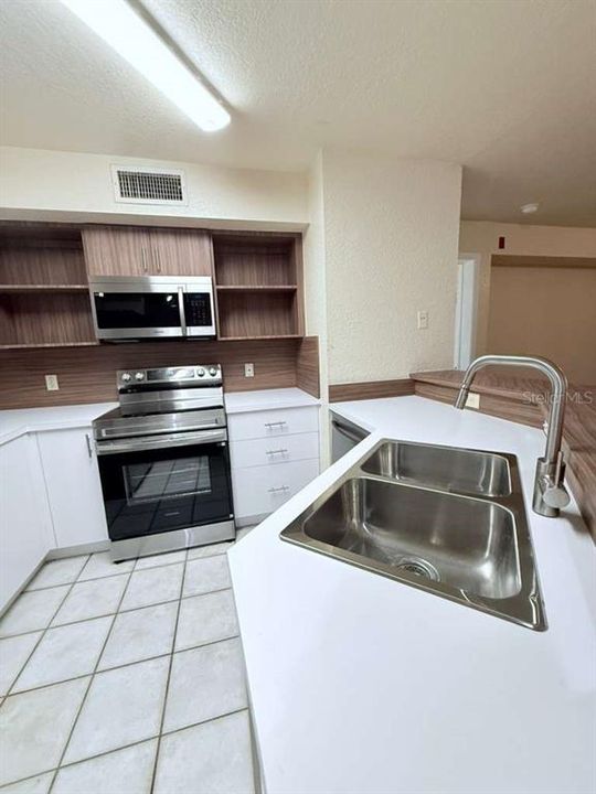 For Rent: $1,800 (3 beds, 2 baths, 1209 Square Feet)