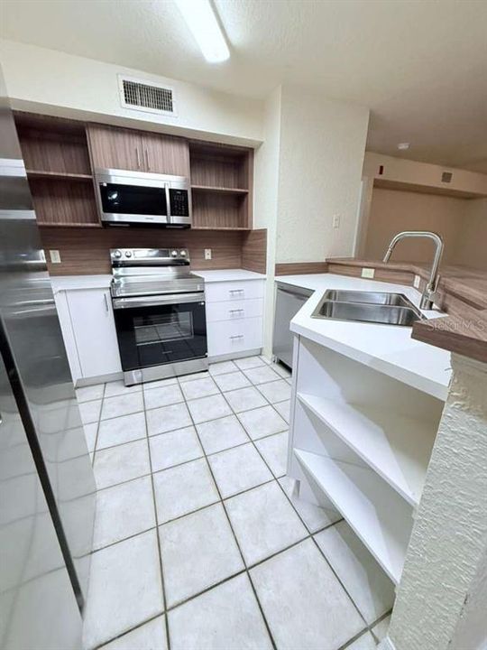 For Rent: $1,800 (3 beds, 2 baths, 1209 Square Feet)