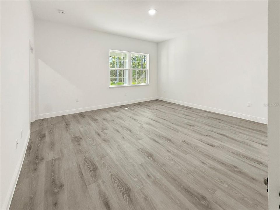 For Sale: $305,000 (4 beds, 2 baths, 1878 Square Feet)