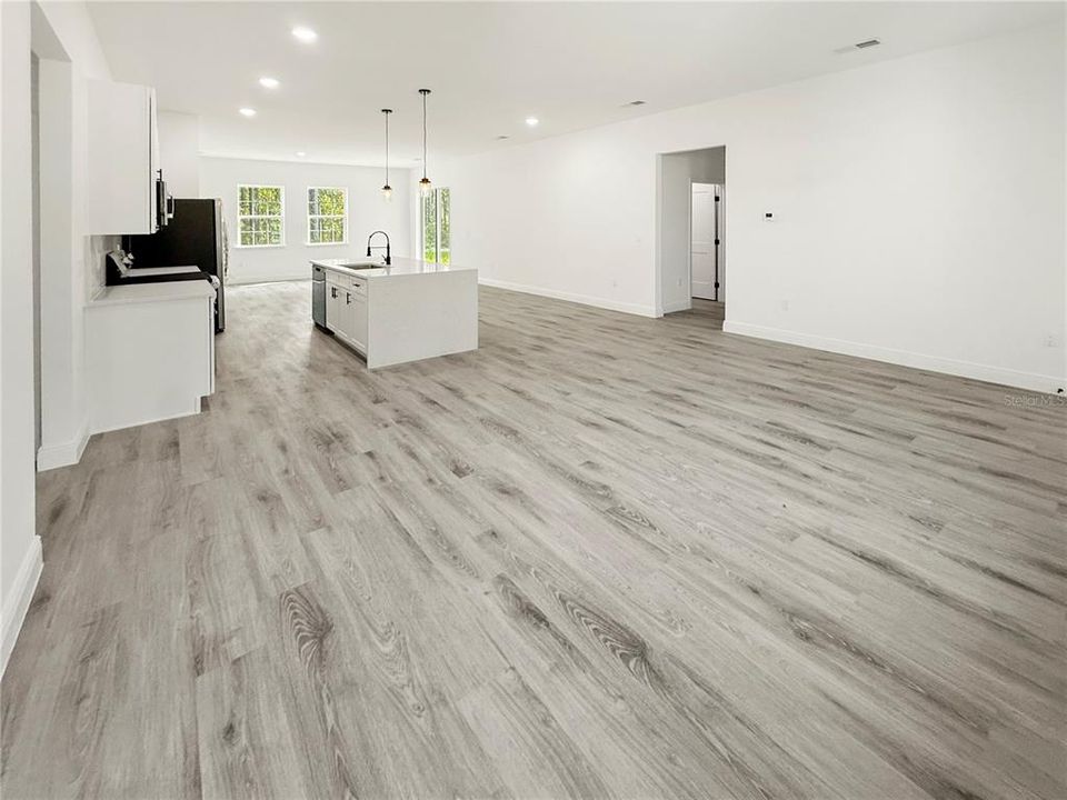 For Sale: $305,000 (4 beds, 2 baths, 1878 Square Feet)