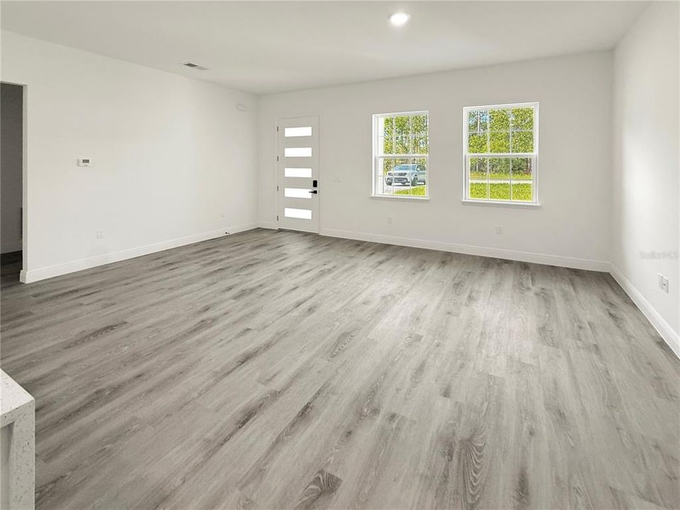 For Sale: $305,000 (4 beds, 2 baths, 1878 Square Feet)