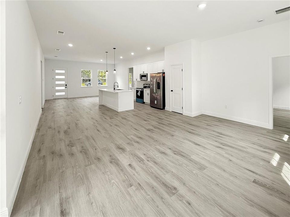 For Sale: $305,000 (4 beds, 2 baths, 1878 Square Feet)