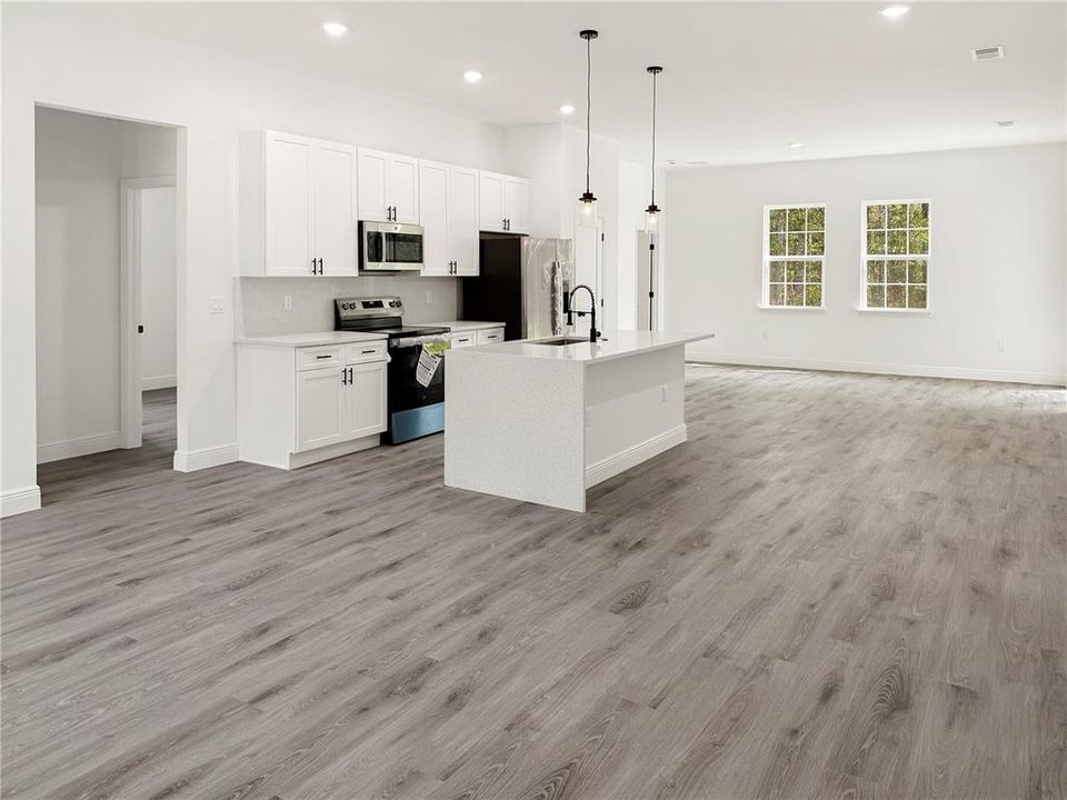 For Sale: $305,000 (4 beds, 2 baths, 1878 Square Feet)