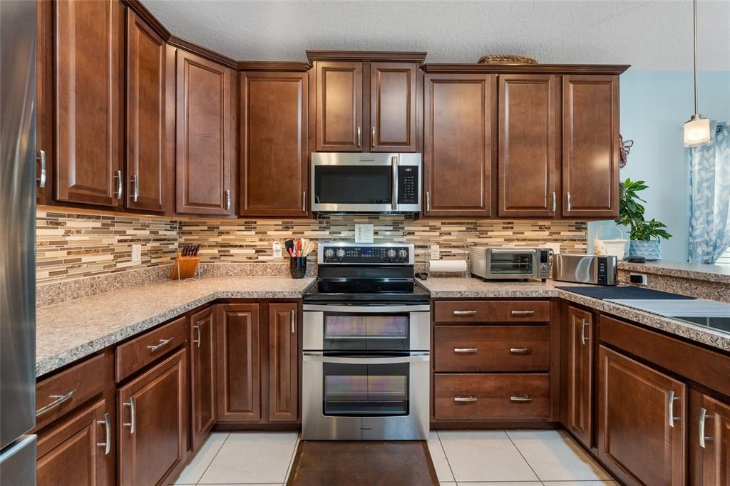 For Sale: $550,000 (4 beds, 3 baths, 2522 Square Feet)