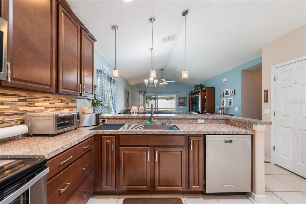 For Sale: $550,000 (4 beds, 3 baths, 2522 Square Feet)