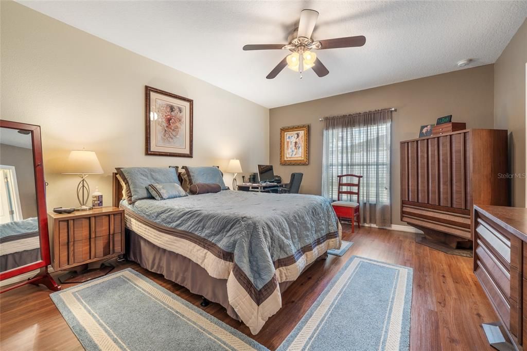 For Sale: $550,000 (4 beds, 3 baths, 2522 Square Feet)