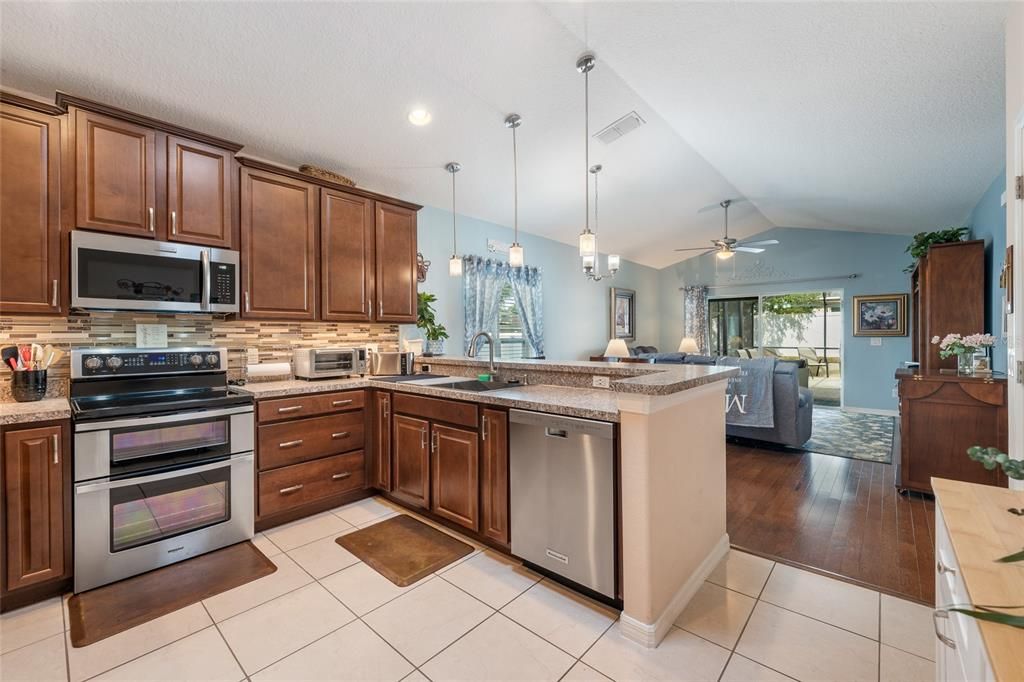 For Sale: $550,000 (4 beds, 3 baths, 2522 Square Feet)