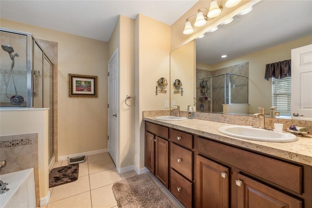 For Sale: $550,000 (4 beds, 3 baths, 2522 Square Feet)