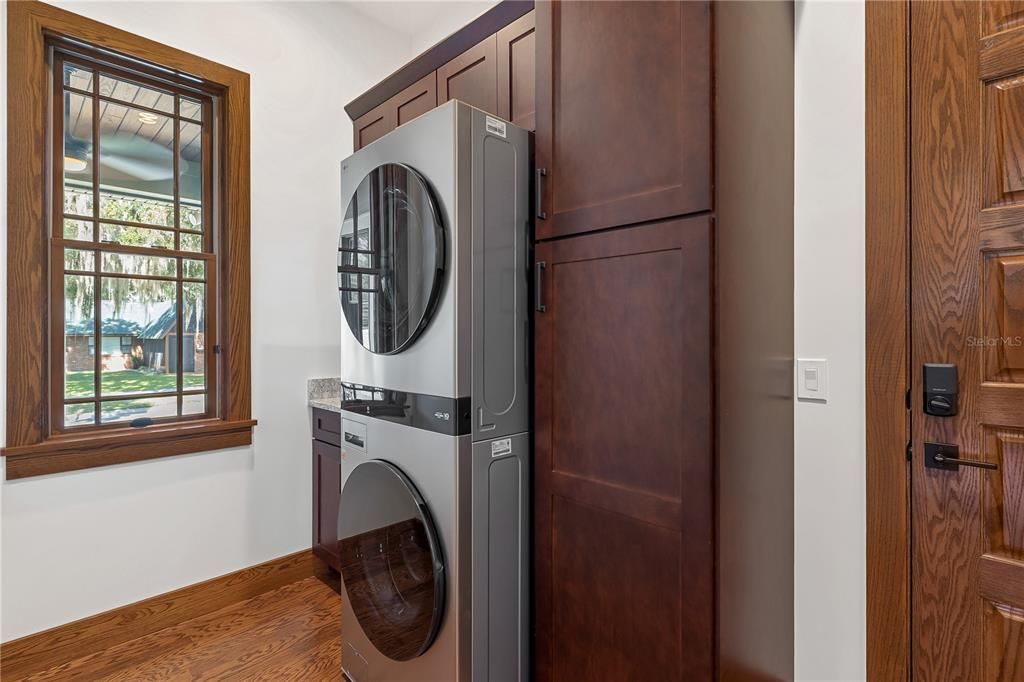 For Sale: $615,000 (3 beds, 3 baths, 1761 Square Feet)