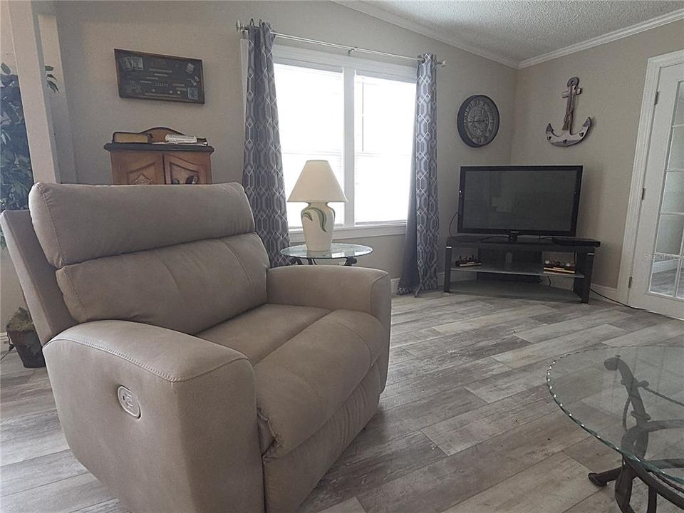 For Sale: $225,000 (2 beds, 2 baths, 1183 Square Feet)