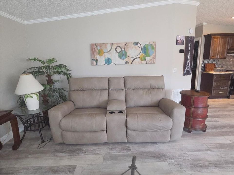 For Sale: $225,000 (2 beds, 2 baths, 1183 Square Feet)
