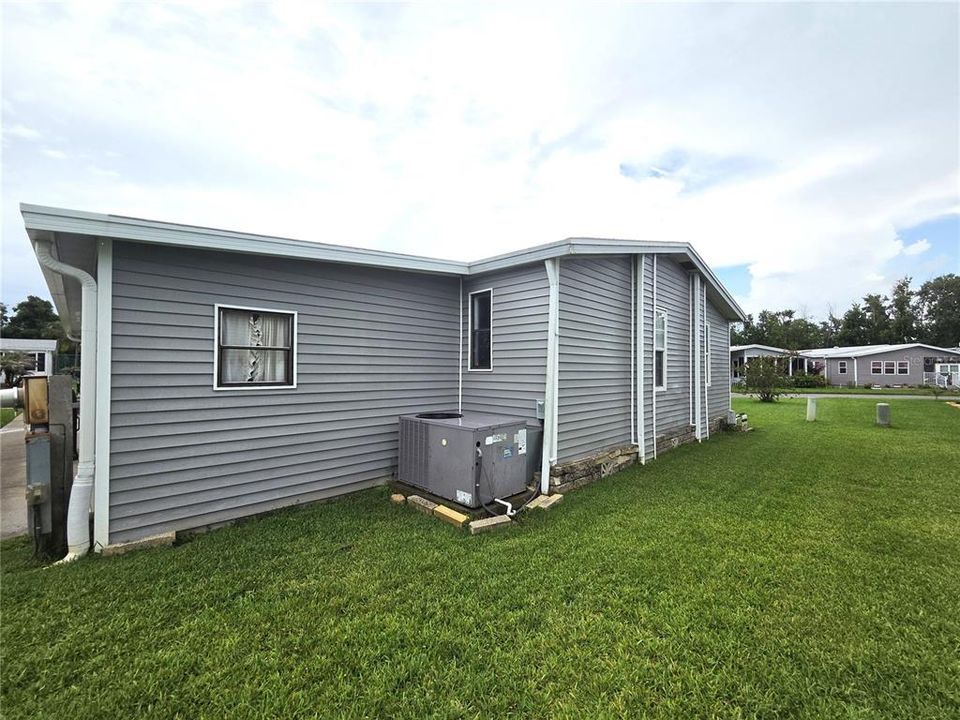 For Sale: $225,000 (2 beds, 2 baths, 1183 Square Feet)