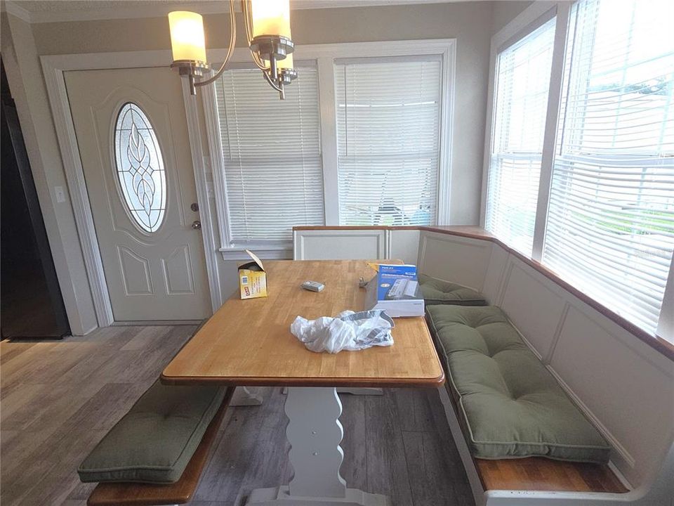 For Sale: $225,000 (2 beds, 2 baths, 1183 Square Feet)