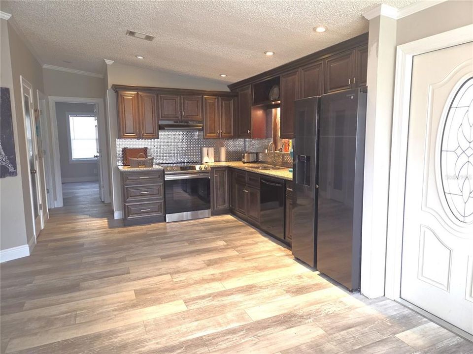 For Sale: $225,000 (2 beds, 2 baths, 1183 Square Feet)