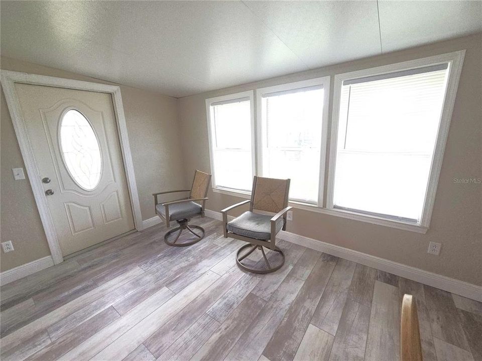For Sale: $225,000 (2 beds, 2 baths, 1183 Square Feet)