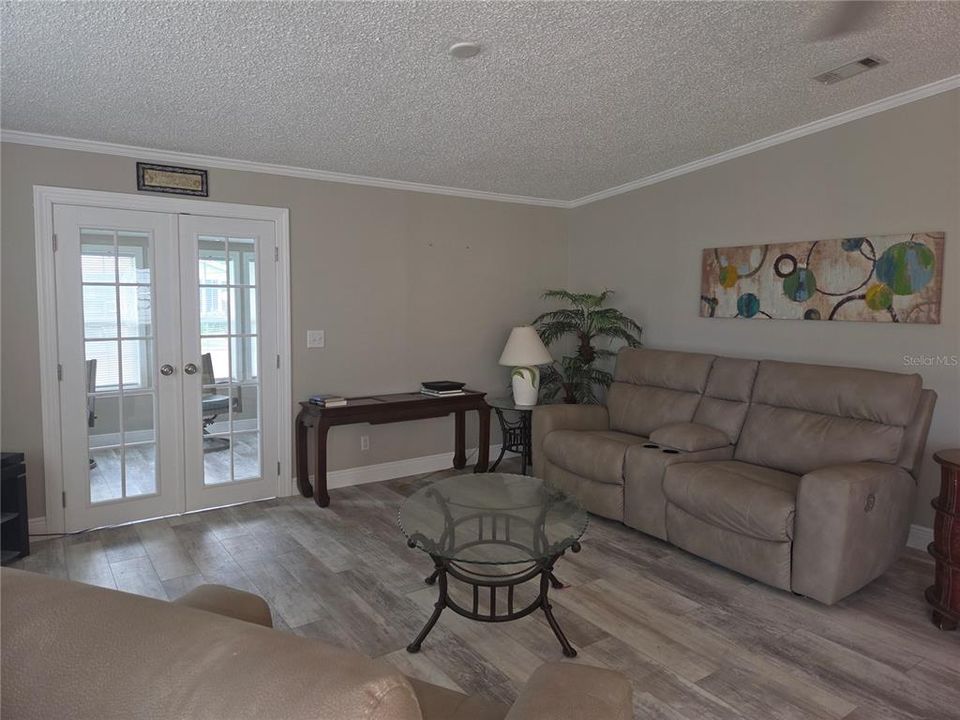 For Sale: $225,000 (2 beds, 2 baths, 1183 Square Feet)