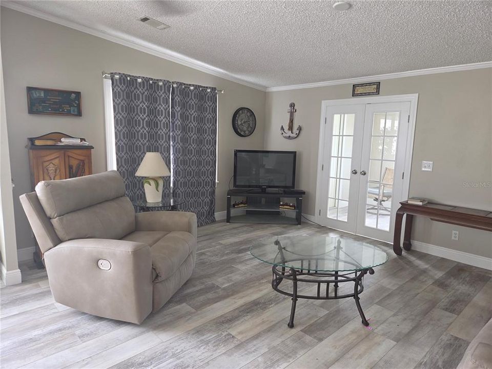 For Sale: $225,000 (2 beds, 2 baths, 1183 Square Feet)