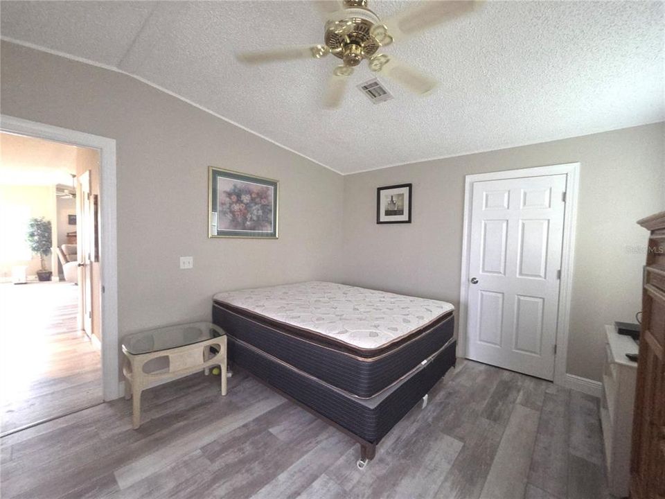 For Sale: $225,000 (2 beds, 2 baths, 1183 Square Feet)