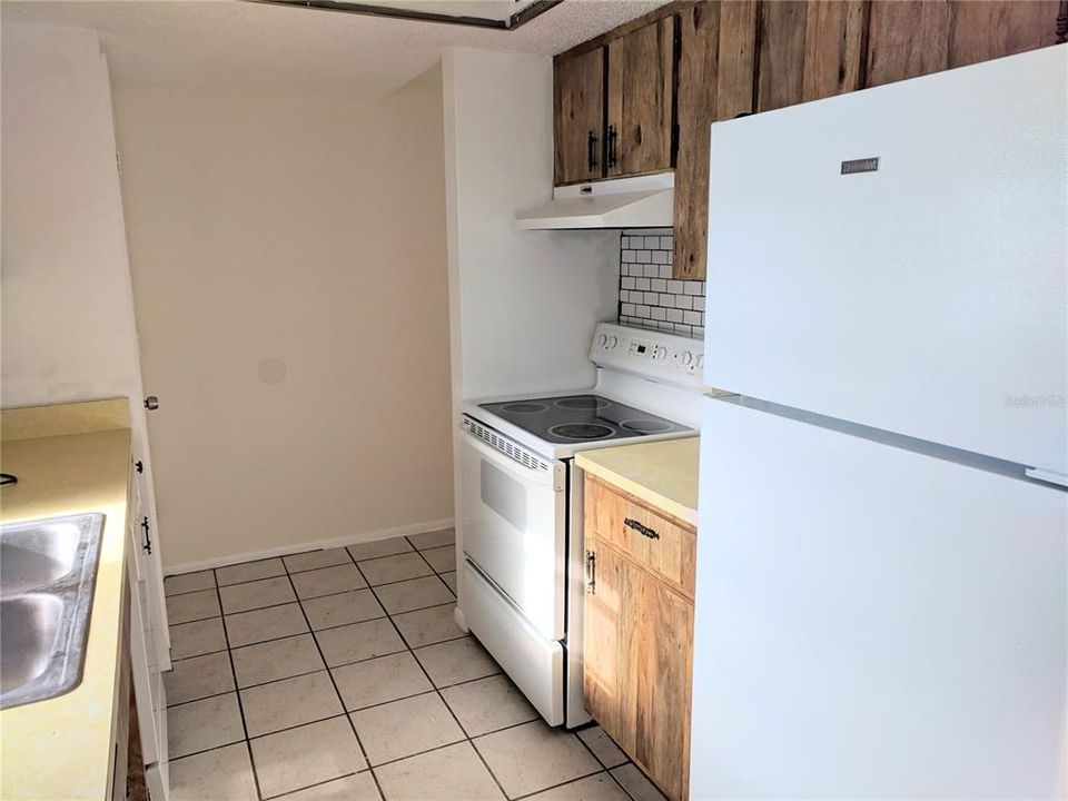 For Sale: $249,000 (2 beds, 2 baths, 1215 Square Feet)