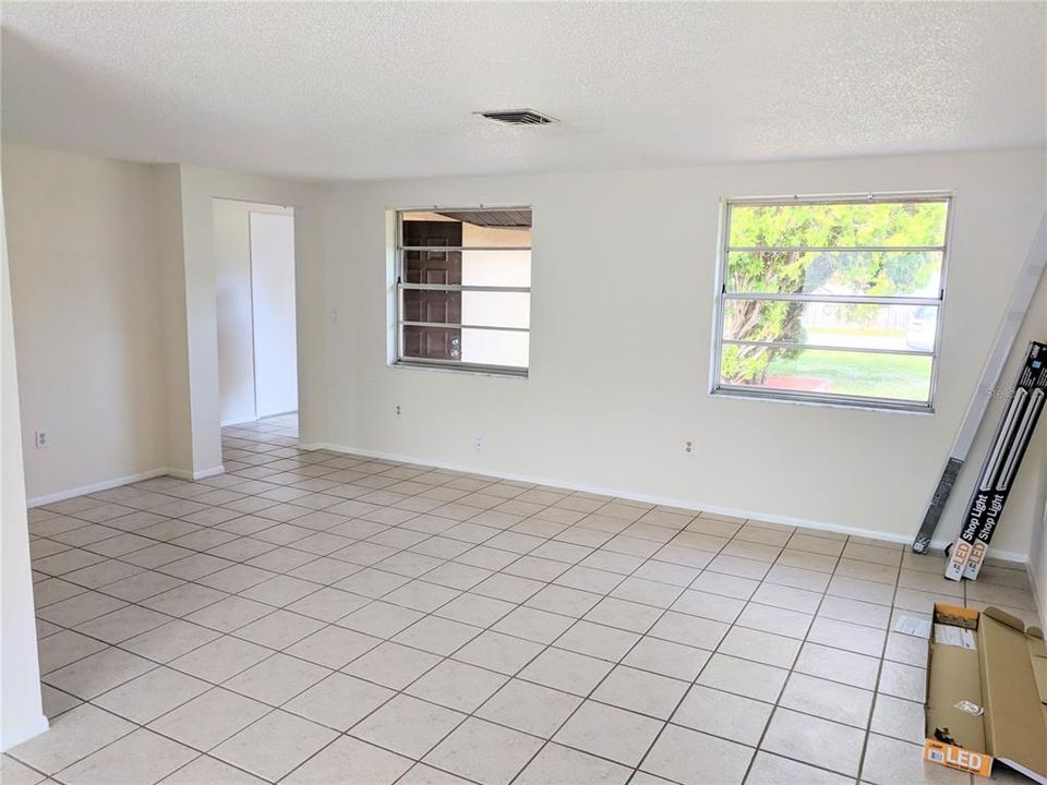For Sale: $249,000 (2 beds, 2 baths, 1215 Square Feet)
