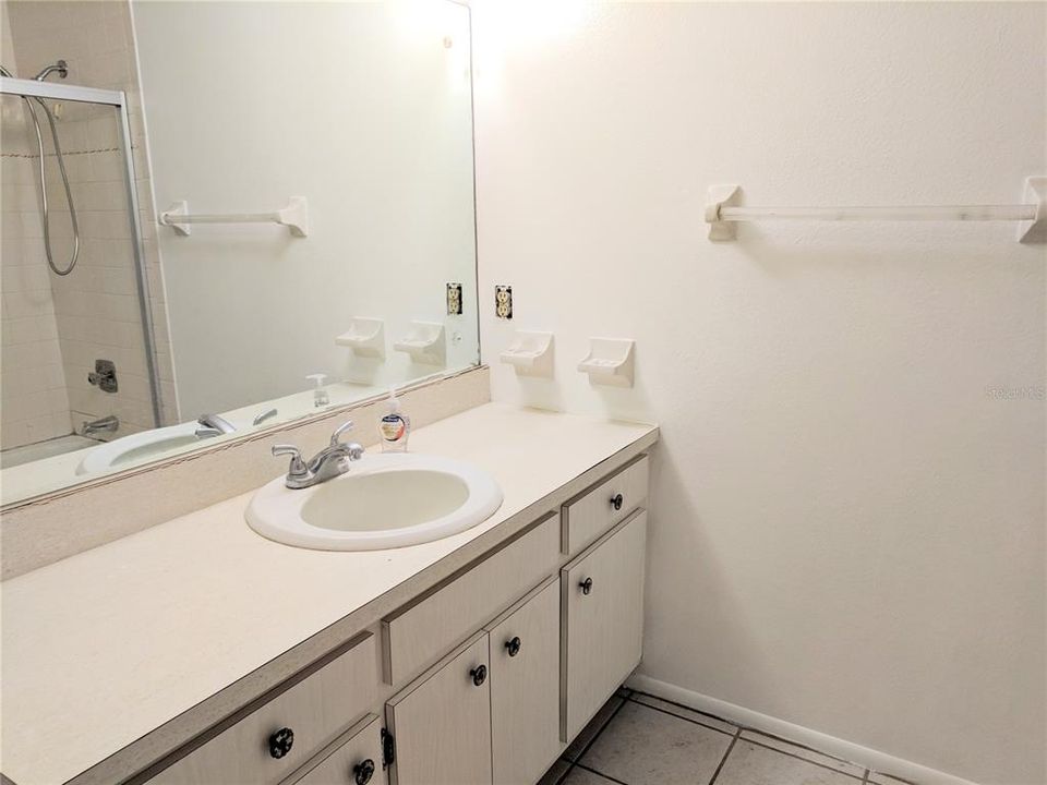 For Sale: $249,000 (2 beds, 2 baths, 1215 Square Feet)
