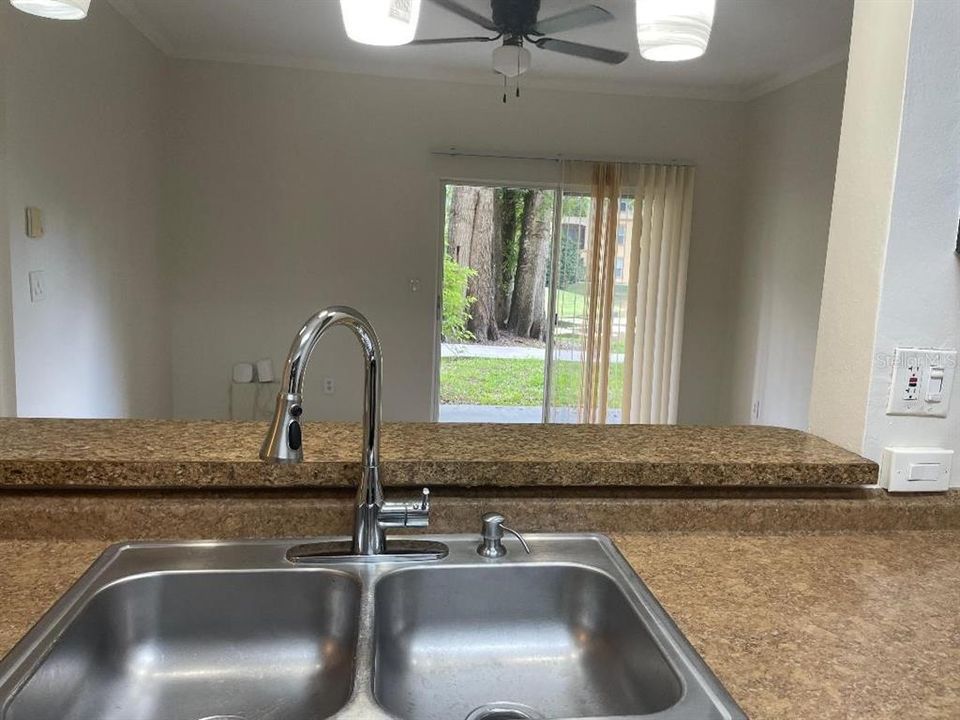 В аренду: $1,450 (1 спален, 1 ванн, 734 Квадратных фут)