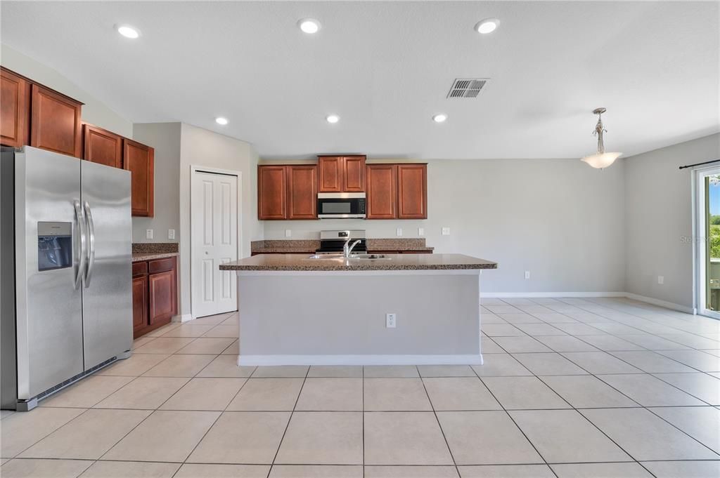 For Sale: $299,900 (4 beds, 2 baths, 1918 Square Feet)