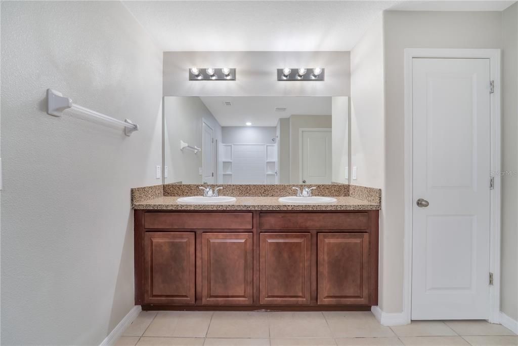 For Sale: $299,900 (4 beds, 2 baths, 1918 Square Feet)