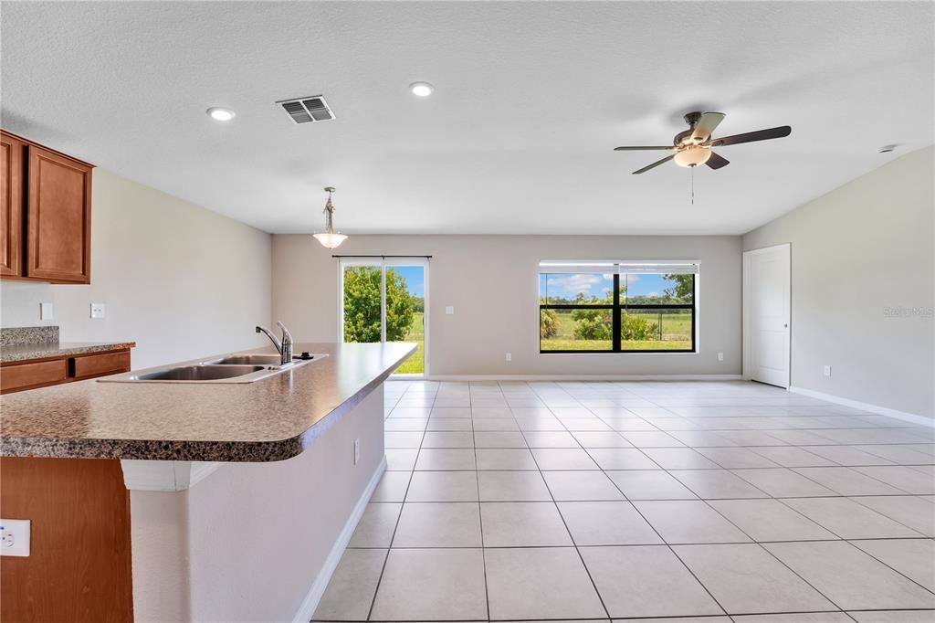 For Sale: $299,900 (4 beds, 2 baths, 1918 Square Feet)