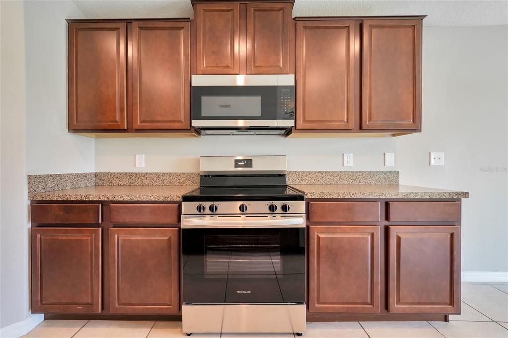 For Sale: $299,900 (4 beds, 2 baths, 1918 Square Feet)
