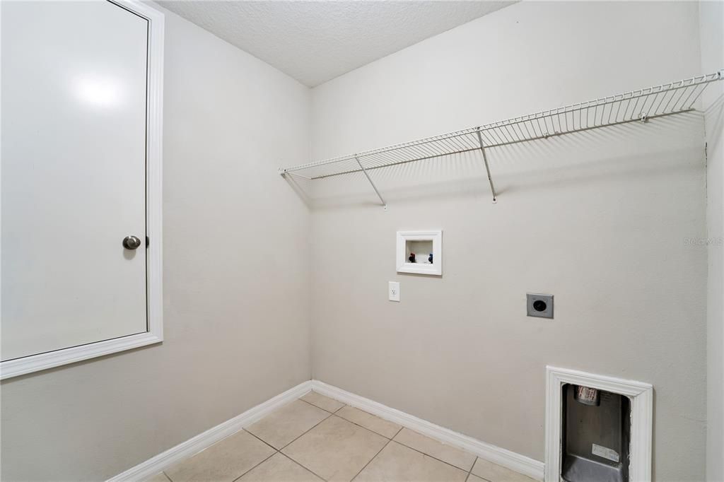 For Sale: $299,900 (4 beds, 2 baths, 1918 Square Feet)