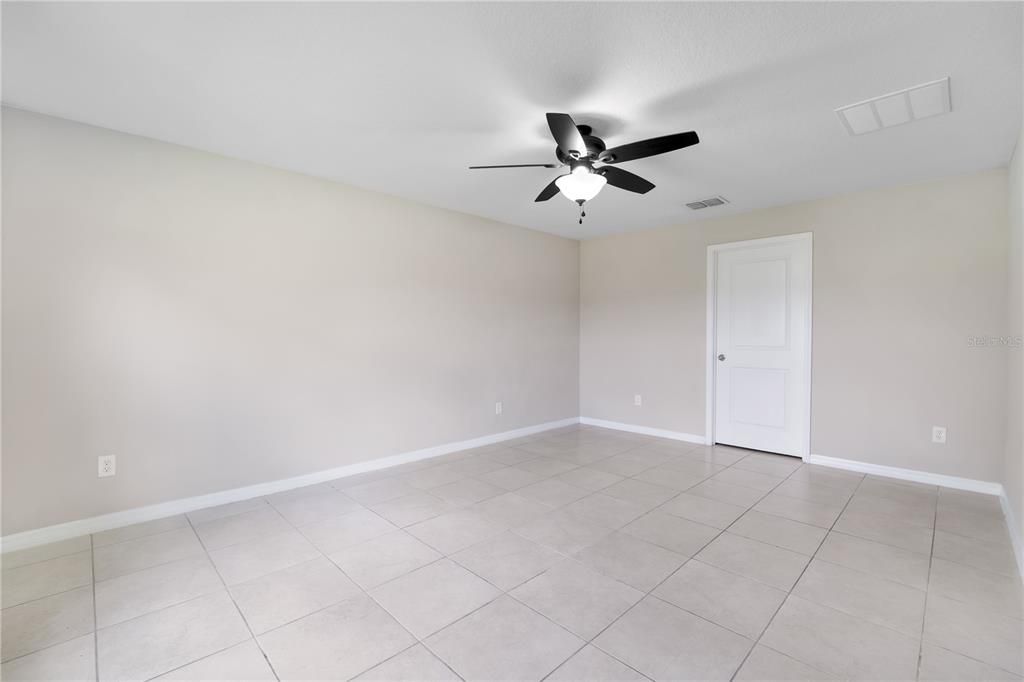 For Sale: $299,900 (4 beds, 2 baths, 1918 Square Feet)