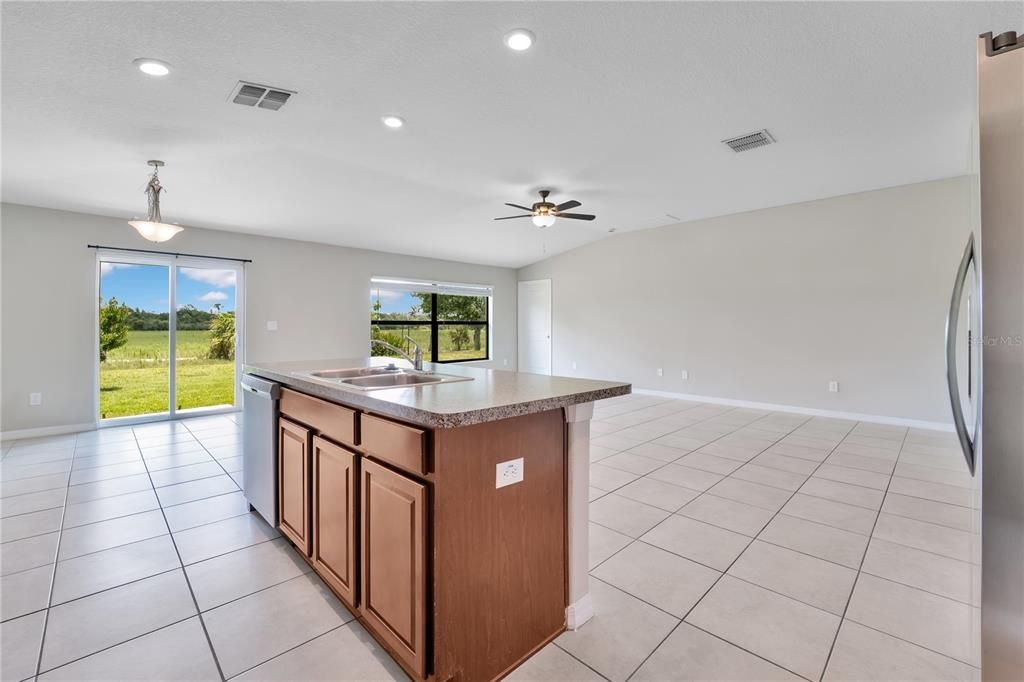For Sale: $299,900 (4 beds, 2 baths, 1918 Square Feet)