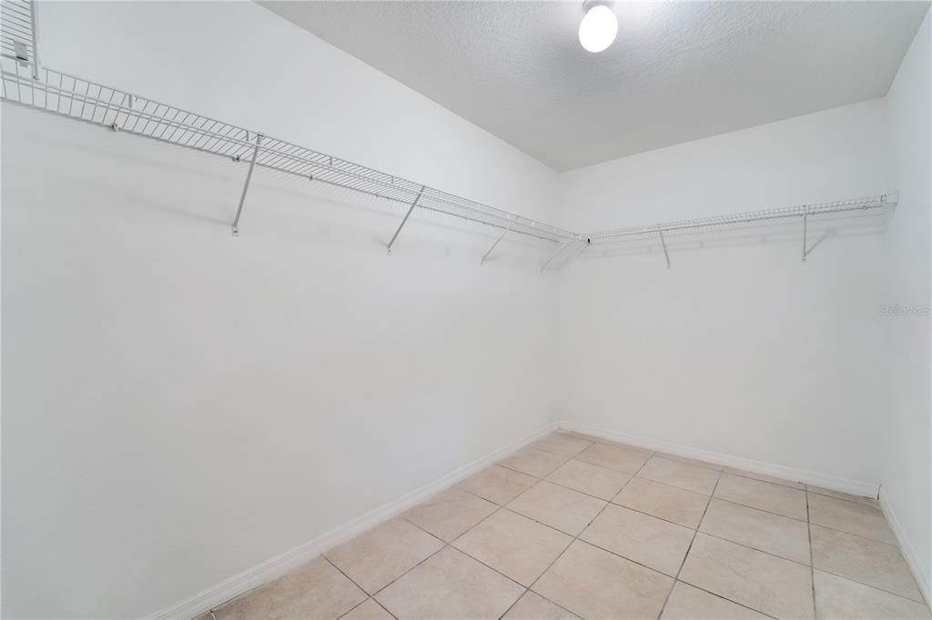 For Sale: $299,900 (4 beds, 2 baths, 1918 Square Feet)
