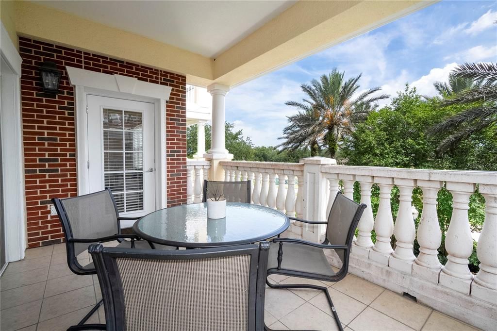 For Sale: $320,000 (3 beds, 3 baths, 1755 Square Feet)