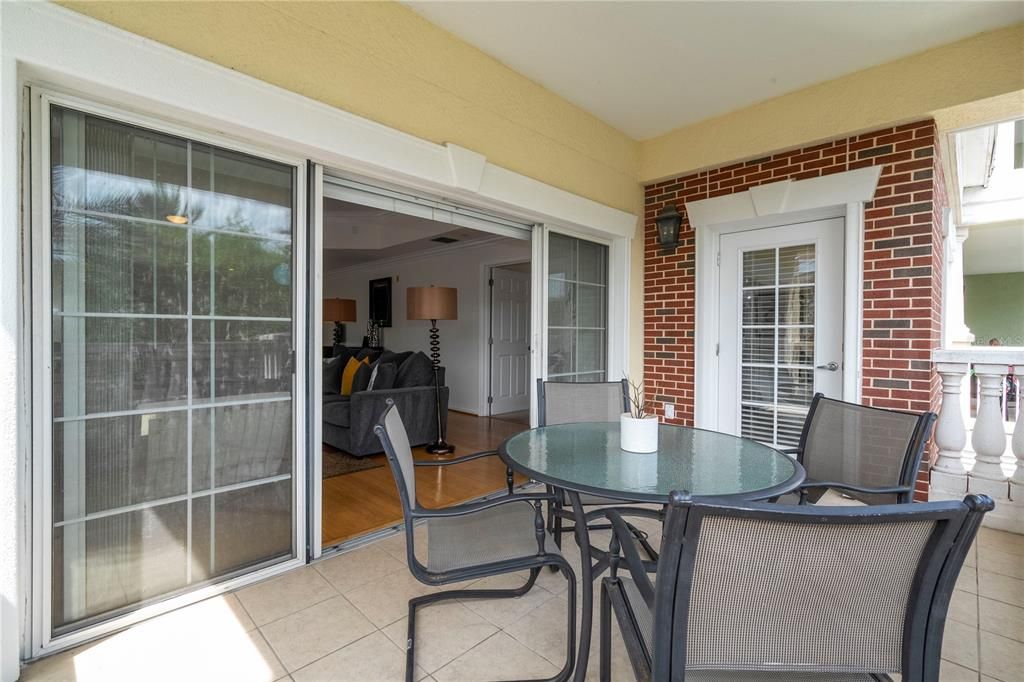 For Sale: $320,000 (3 beds, 3 baths, 1755 Square Feet)