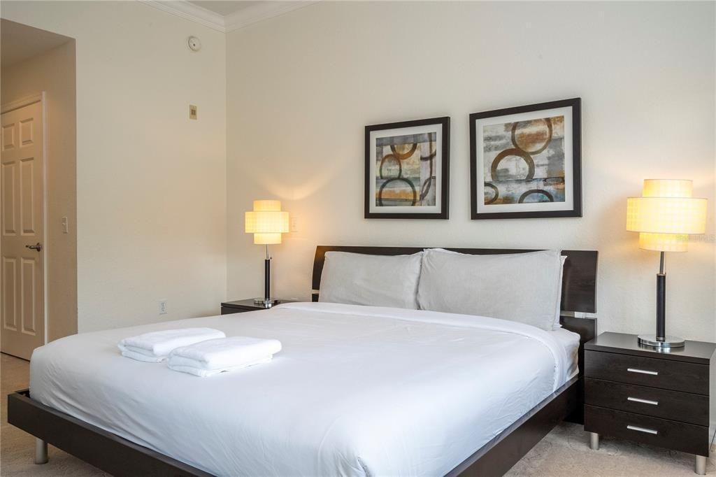 For Sale: $320,000 (3 beds, 3 baths, 1755 Square Feet)