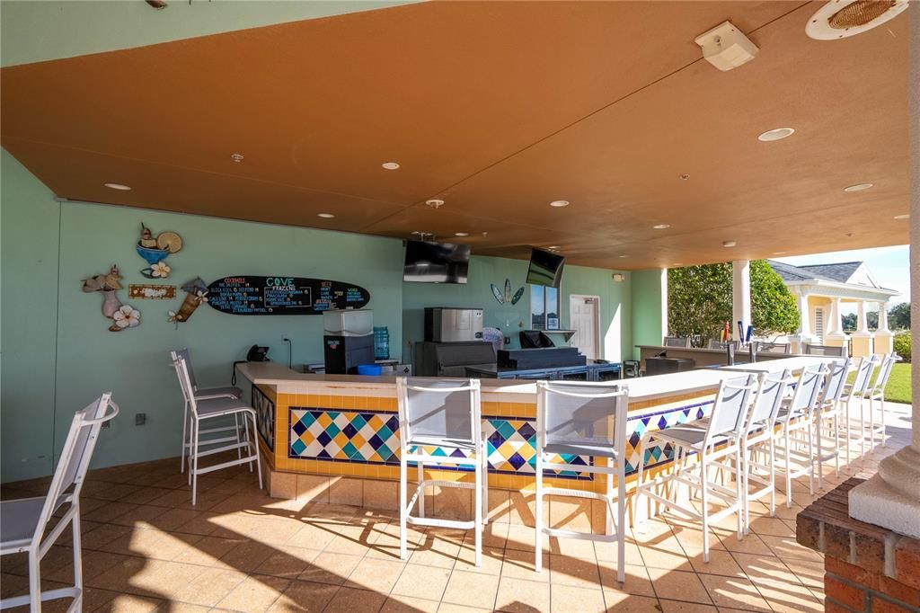 For Sale: $320,000 (3 beds, 3 baths, 1755 Square Feet)