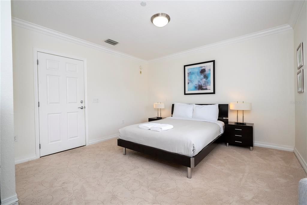 For Sale: $320,000 (3 beds, 3 baths, 1755 Square Feet)