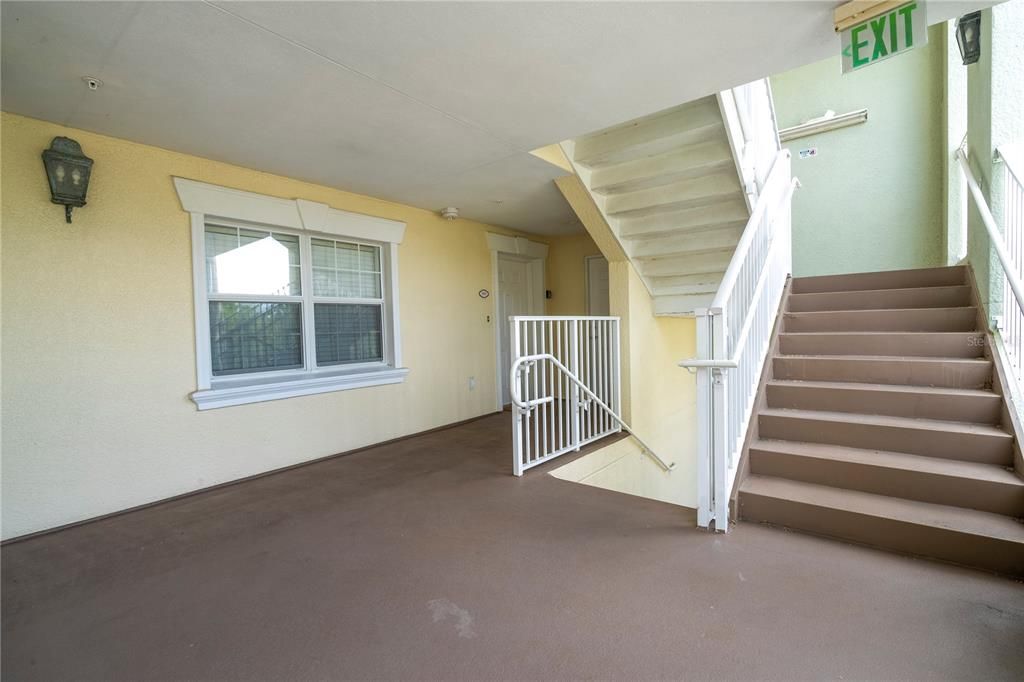 For Sale: $320,000 (3 beds, 3 baths, 1755 Square Feet)