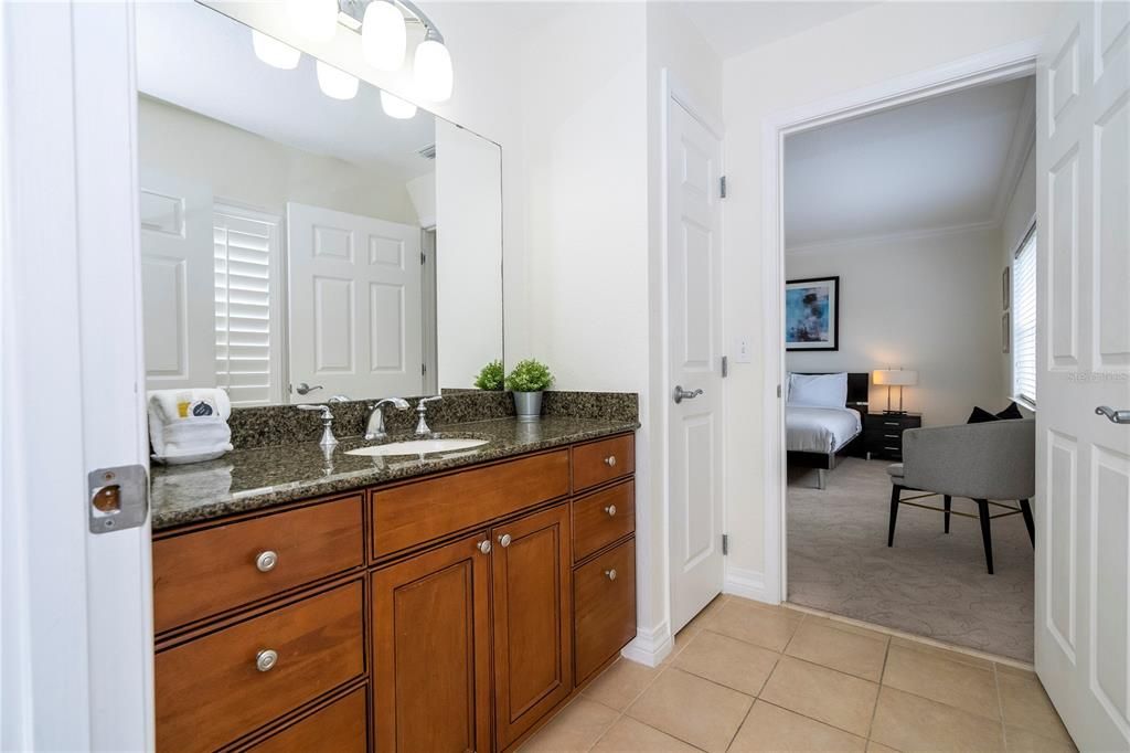 For Sale: $320,000 (3 beds, 3 baths, 1755 Square Feet)