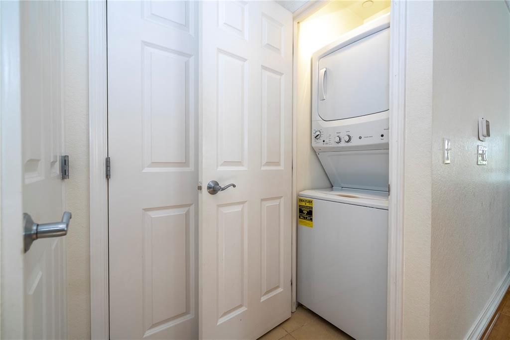 For Sale: $320,000 (3 beds, 3 baths, 1755 Square Feet)