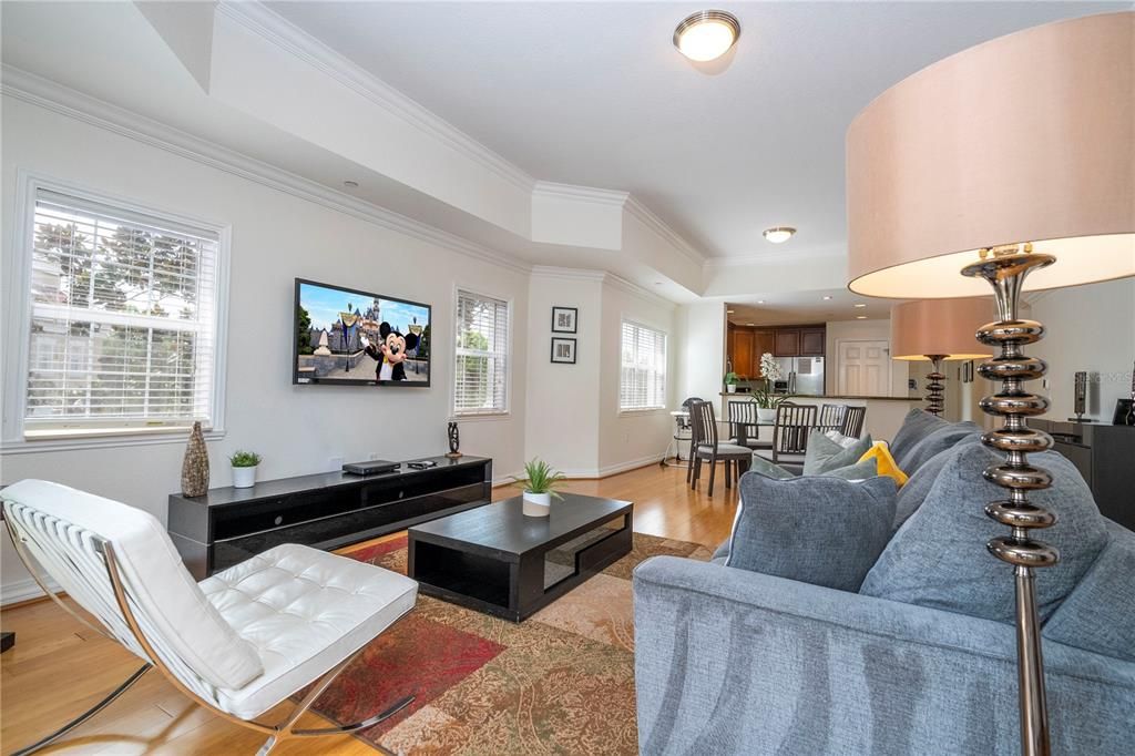 For Sale: $320,000 (3 beds, 3 baths, 1755 Square Feet)